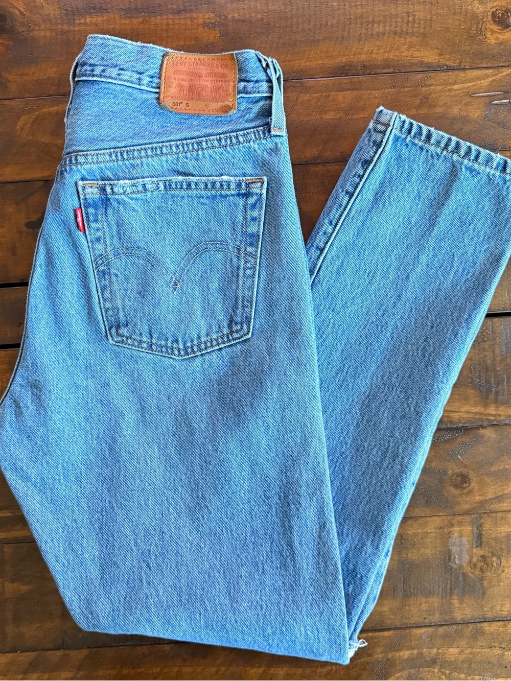 Levi’s 501 Premium Quality Button Fly Distressed Jeans, Women’s Size 27